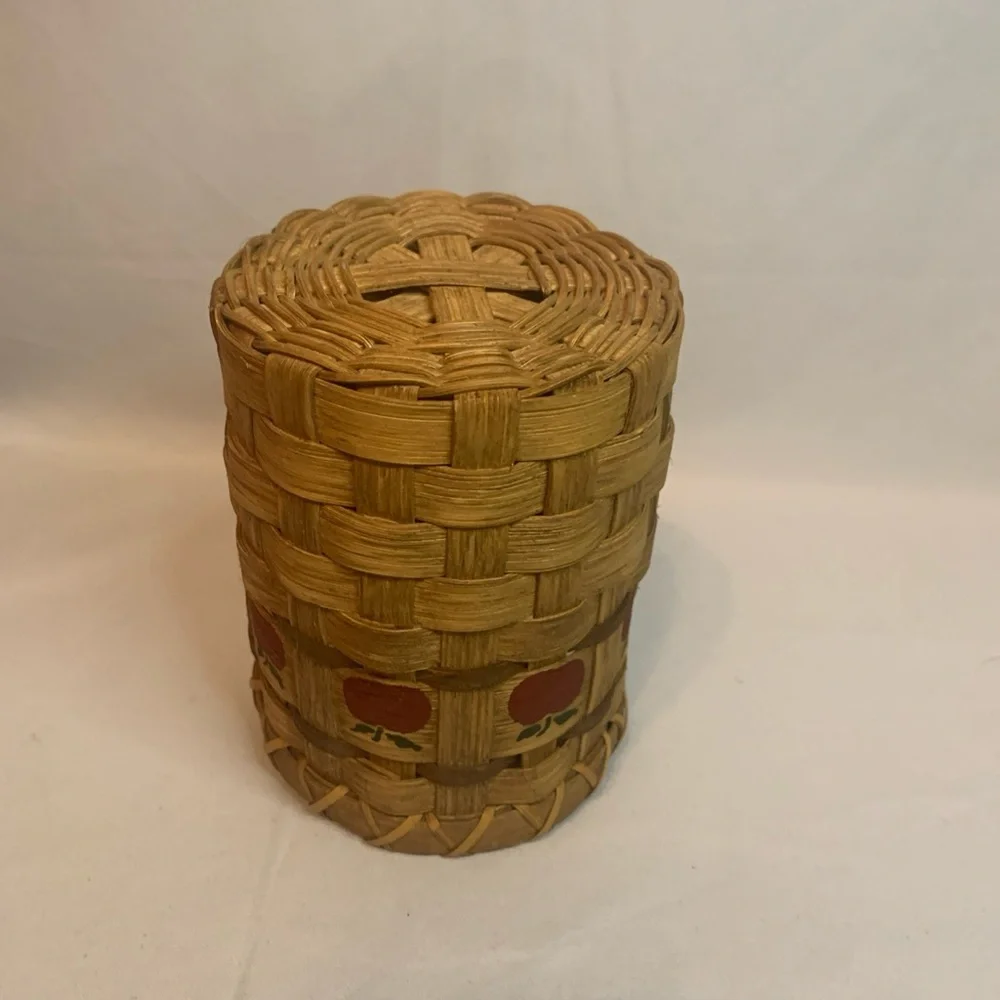 Small Round Apple Basket with Handle